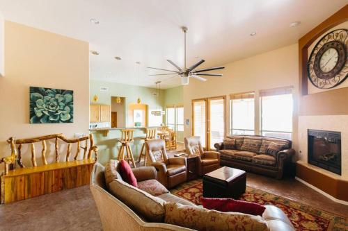 Sprawling Arizona Oasis w/ Dream Backyard in Tramonto Sprawling Arizona Oasis w/ Dream Backyard in Tramonto
