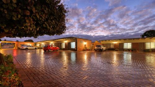 Garden, Oasis Motor Inn in Broken Hill Garden, Oasis Motor Inn in Broken Hill
