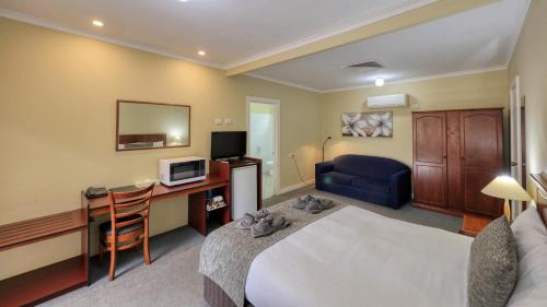 Oasis Motor Inn in Broken Hill Oasis Motor Inn in Broken Hill