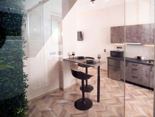Joy's modern-chic home in แคลามาทา Joy's modern-chic home in แคลามาทา
