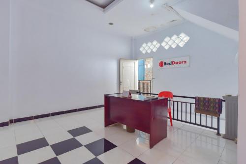 로비, 레드도어즈 샤리아 니어 라마야나 몰 타라칸 (RedDoorz Syariah near Ramayana Mall Tarakan) in 타라칸 로비, 레드도어즈 샤리아 니어 라마야나 몰 타라칸 (RedDoorz Syariah near Ramayana Mall Tarakan) in 타라칸