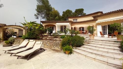 Vista exterior, Villa Parc Saint-Martin in Mougins Vista exterior, Villa Parc Saint-Martin in Mougins