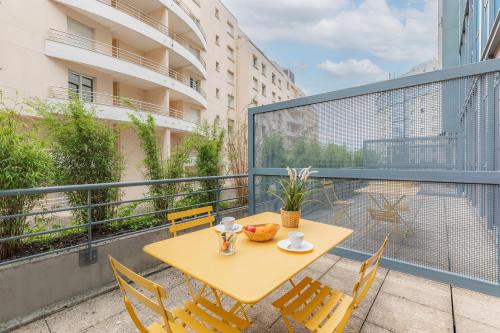 Balcony/terrace, Appart'City Classic Bordeaux Centre in Bordeaux Balcony/terrace, Appart'City Classic Bordeaux Centre in Bordeaux
