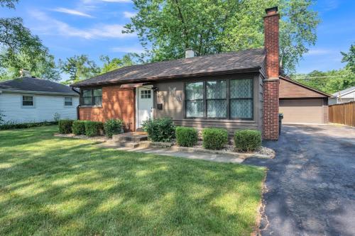 Comforting Retreat Near Woodfield Mall home in Rolling Meadows (IL) Comforting Retreat Near Woodfield Mall home in Rolling Meadows (IL)