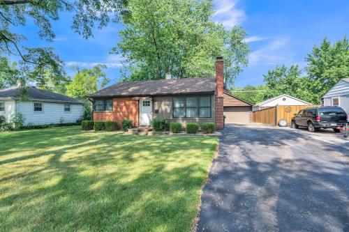 Comforting Retreat Near Woodfield Mall home in Rolling Meadows (IL) Comforting Retreat Near Woodfield Mall home in Rolling Meadows (IL)