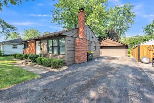 Comforting Retreat Near Woodfield Mall home in Rolling Meadows (IL) Comforting Retreat Near Woodfield Mall home in Rolling Meadows (IL)