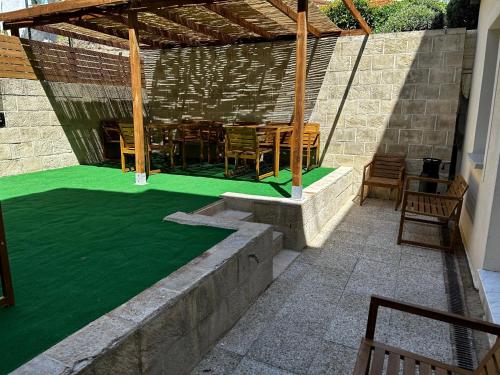 Facilities, Bohobos Hostel in Antibes Facilities, Bohobos Hostel in Antibes