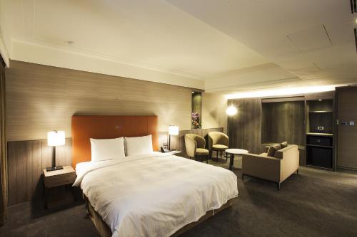 Citizen Hotel near Chiang Kai-shek Memorial Hall Park Citizen Hotel near Chiang Kai-shek Memorial Hall Park
