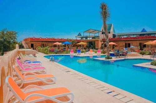 Piscina, Tunis Pyramids Hotel - فندق اهرامات تونس in Faiyum Piscina, Tunis Pyramids Hotel - فندق اهرامات تونس in Faiyum