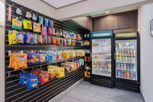 Їжа та напої, La Quinta Inn & Suites by Wyndham Norfolk in Норфолк (Віргінія) Їжа та напої, La Quinta Inn & Suites by Wyndham Norfolk in Норфолк (Віргінія)
