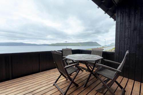 מרפסת, Nordic Serenity - Amazing Sea And Mountain View in Argir מרפסת, Nordic Serenity - Amazing Sea And Mountain View in Argir