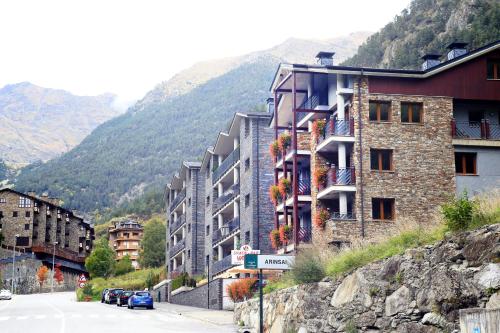 Vista Arinsal Apartments in Mas de Ribafeta Vista Arinsal Apartments in Mas de Ribafeta