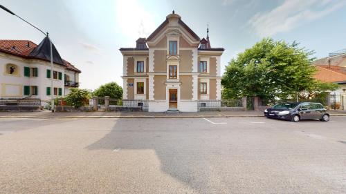 Omgivelser, Architectural gem with vintage charm in La Chaux-de-Fonds Omgivelser, Architectural gem with vintage charm in La Chaux-de-Fonds