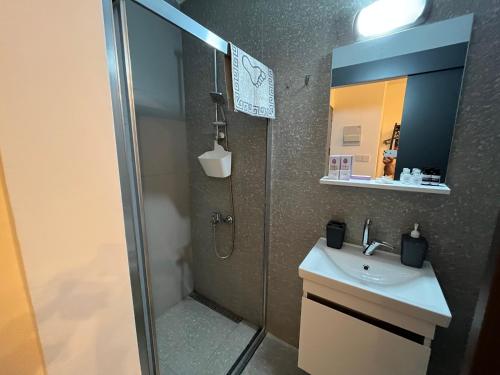 Bathroom, Mr. Studio in Ortakoy , North Nicosia + wifi + netflix in Nicosia Bathroom, Mr. Studio in Ortakoy , North Nicosia + wifi + netflix in Nicosia