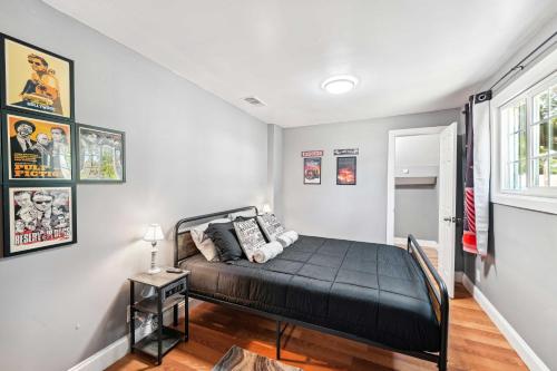 Chic Dallas Home Minutes From Downtown and Shops! in Аэропорт Лав Филд Chic Dallas Home Minutes From Downtown and Shops! in Аэропорт Лав Филд