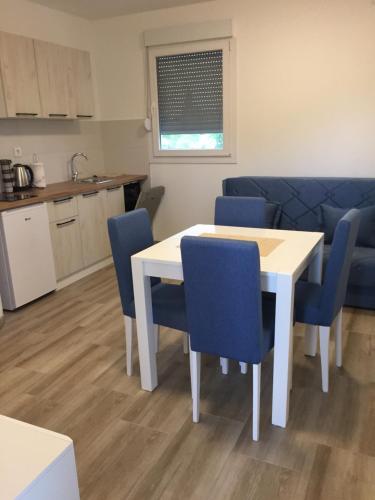 Monimont in Ponari Monimont in Ponari