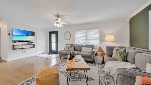 Tranquil 3BR Family Home in Shalimar Near Water in Shalimar (FL) Tranquil 3BR Family Home in Shalimar Near Water in Shalimar (FL)