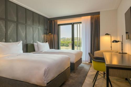 Four Points by Sheraton Budapest Danube near Music Fountain Four Points by Sheraton Budapest Danube near Music Fountain
