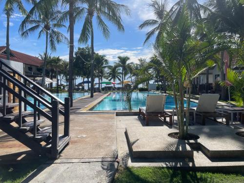 Dolphin Bay Beach Resort in Samroiyod Dolphin Bay Beach Resort in Samroiyod