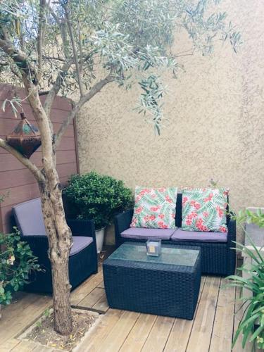 Nid douillet pour amoureux avec jacuzzi in La Valette-du-Var Nid douillet pour amoureux avec jacuzzi in La Valette-du-Var