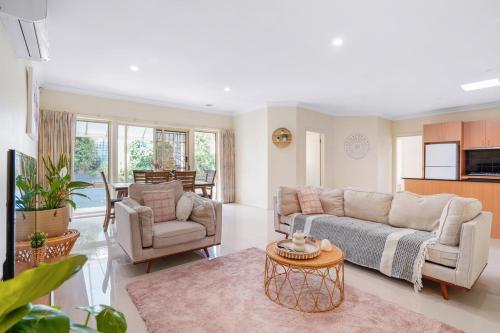 4 bedrooms house walking to shopping town#20A in Balwyn North 4 bedrooms house walking to shopping town#20A in Balwyn North