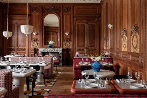 Restaurant, Cowley Manor Hotel in Cheltenham Restaurant, Cowley Manor Hotel in Cheltenham