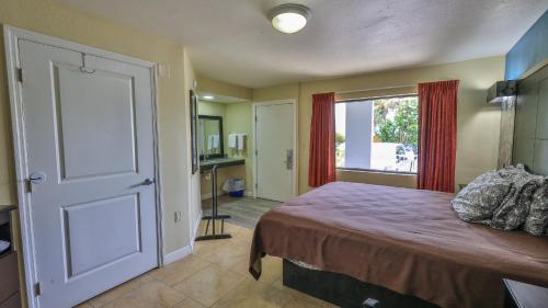 Driftwood Beach Motel in Ormond Beach (FL) Driftwood Beach Motel in Ormond Beach (FL)