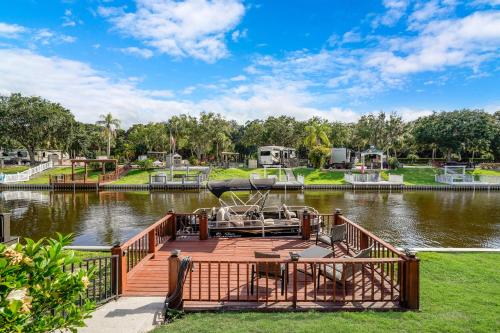 View, 5 Wheeler Rvpontoon Boat Optional By Pmi in River Ranch (FL) View, 5 Wheeler Rvpontoon Boat Optional By Pmi in River Ranch (FL)
