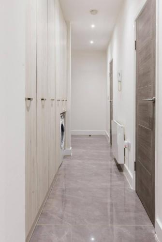 Spacious Brand New Studio London Apartment By UK HMO Services in Edgware Spacious Brand New Studio London Apartment By UK HMO Services in Edgware
