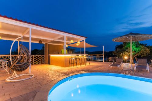 Pub/Lounge, Cape Blue Suites in Insula Skiathos Pub/Lounge, Cape Blue Suites in Insula Skiathos