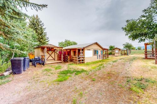Cedaredge Lodge, Cabin 7 in Cedaredge (CO) Cedaredge Lodge, Cabin 7 in Cedaredge (CO)