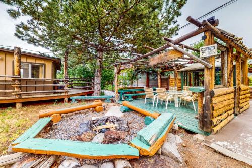 Cedaredge Lodge, Cabin 6 in Cedaredge (CO) Cedaredge Lodge, Cabin 6 in Cedaredge (CO)