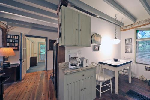 Berkshire Retreat- A stone's throw to downtown Lenox in Stockbridge Berkshire Retreat- A stone's throw to downtown Lenox in Stockbridge