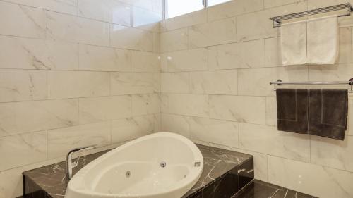 Spa, Silver Haven Motor Inn in Broken Hill Spa, Silver Haven Motor Inn in Broken Hill