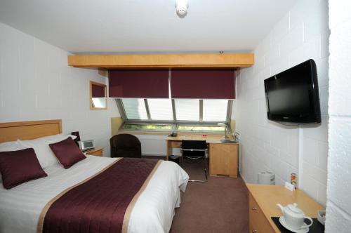 This photo about Egrove Park, University of Oxford shared on HyHotel.com