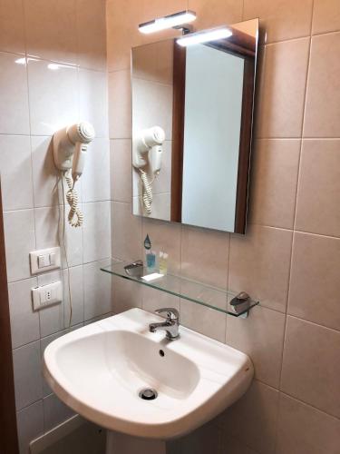 Bathroom, Sportland in Colle di Val d' Elsa Bathroom, Sportland in Colle di Val d' Elsa