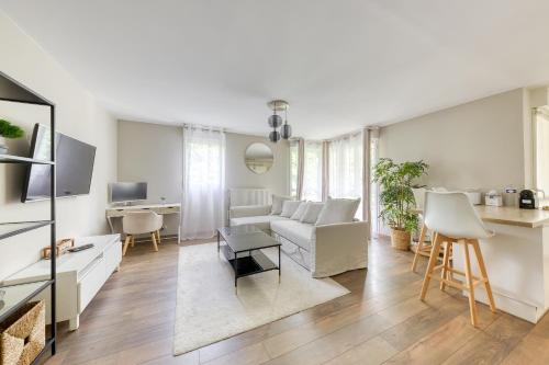 Guestroom, Lumineux 3 pieces Paris / Disney in Champs Sur Marne Guestroom, Lumineux 3 pieces Paris / Disney in Champs Sur Marne