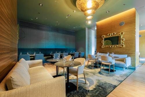 Restaurant, MERCURE TALLINN near Kumu Art Museum Restaurant, MERCURE TALLINN near Kumu Art Museum