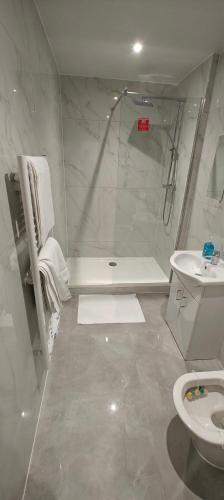 Spacious Brand New Large Studio London Apartment By UK HMO 105 in Edgware Spacious Brand New Large Studio London Apartment By UK HMO 105 in Edgware
