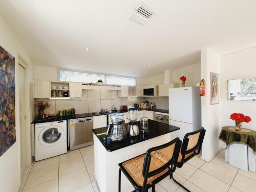 Yarralumla Sunny&open&comfy 3B&2B home near by a lake and shopping centre in Yarralumla Yarralumla Sunny&open&comfy 3B&2B home near by a lake and shopping centre in Yarralumla