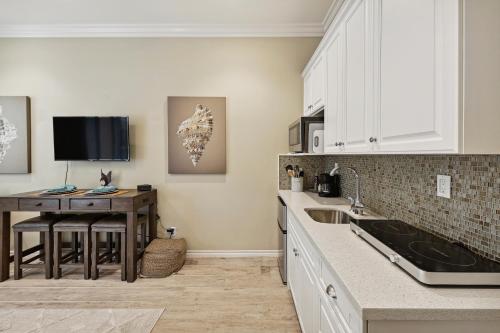 Lovely Wine Country Retreat, 10 Mi to Temecula! in Temecula (CA) Lovely Wine Country Retreat, 10 Mi to Temecula! in Temecula (CA)