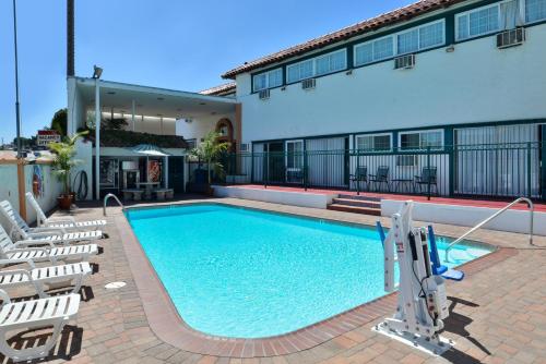 Úszómedence, Americas Best Value Inn Loma Lodge in San Diego (Kalifornia) Úszómedence, Americas Best Value Inn Loma Lodge in San Diego (Kalifornia)