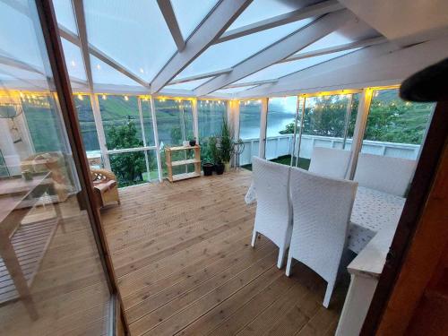 מרפסת, Fjord Guesthouse in Gjogv מרפסת, Fjord Guesthouse in Gjogv