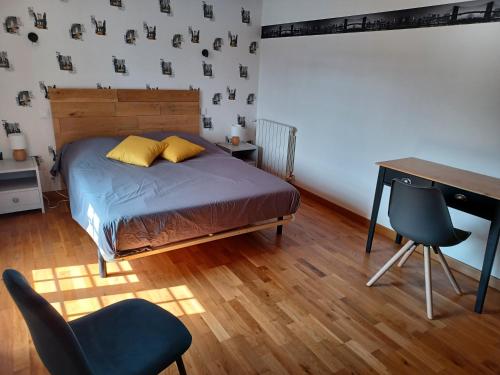 Maison de caractere Caprice Normand, jardin clos, 7min a pied des plages in Langrune-Sur-Mer Maison de caractere Caprice Normand, jardin clos, 7min a pied des plages in Langrune-Sur-Mer
