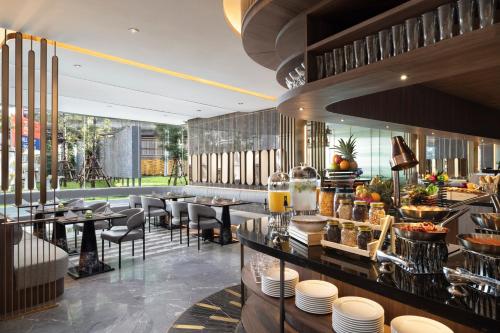Ételek és italok, Oakwood Suites Tiwanon Bangkok in Nonthaburi Városközpont Ételek és italok, Oakwood Suites Tiwanon Bangkok in Nonthaburi Városközpont