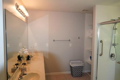 Bathroom, Tranquil Suburban Oasis in South Fulton Bathroom, Tranquil Suburban Oasis in South Fulton