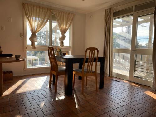 D High quality large bed rooms near commercial areas, universities, and rail transit in villas in Bundoora D High quality large bed rooms near commercial areas, universities, and rail transit in villas in Bundoora