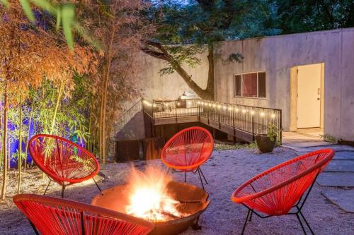 TikTok Modern Mansion Downtown - 4 min Uber