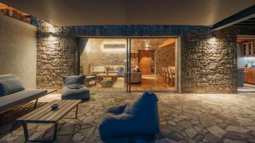 Real Life Homes luxurious seafront villas each with their own private pools in เอ็มพูกา (อิเลีย) Real Life Homes luxurious seafront villas each with their own private pools in เอ็มพูกา (อิเลีย)