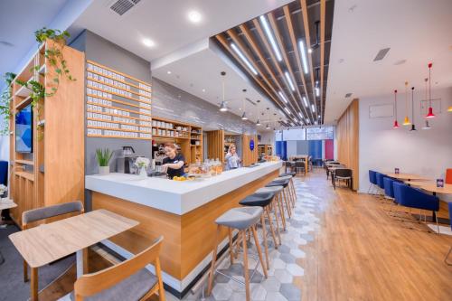 Bar/lounge, Holiday Inn Express Yerevan By IHG in Yerevan Bar/lounge, Holiday Inn Express Yerevan By IHG in Yerevan